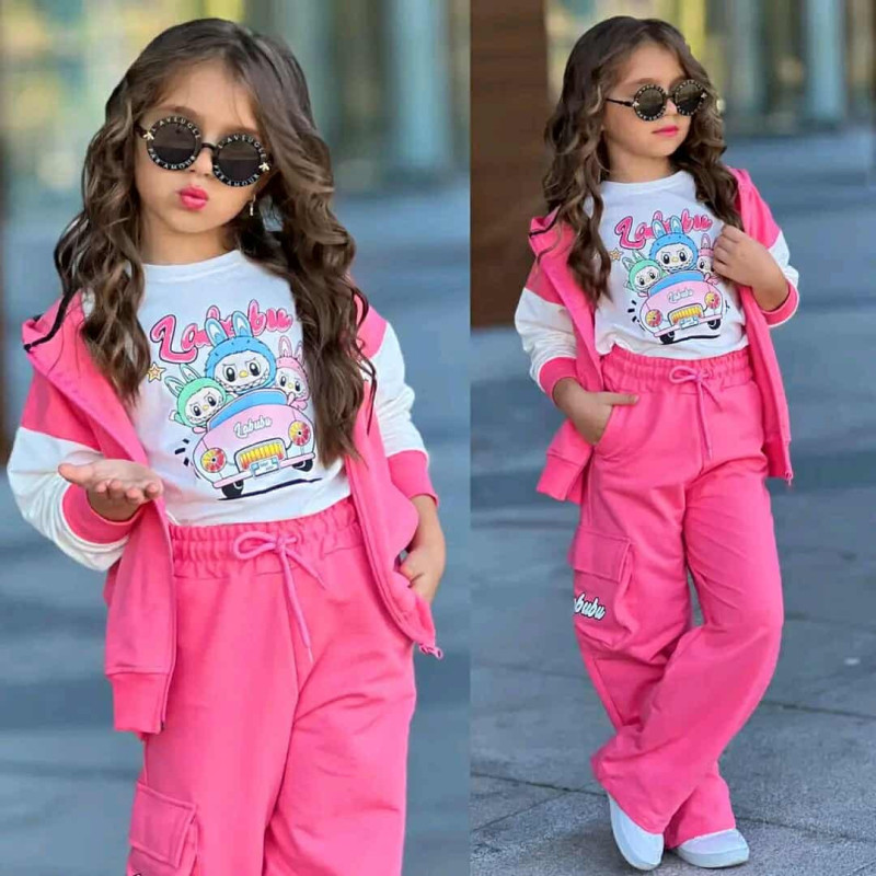 Jogging 3 CZĘŚCIOWY LABUBU W SAMOCHODZIE