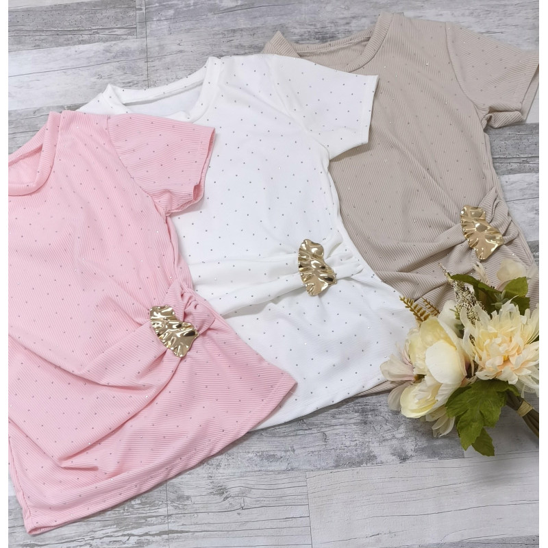 Bluzka z ćwiekami i broszką